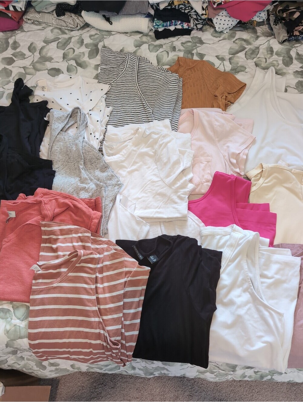Large/XL top bundle of 17 pieces